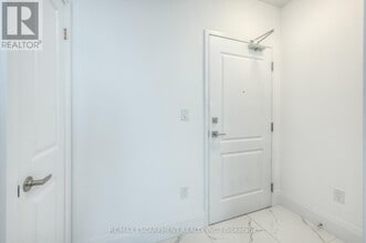 Building Photo - 450 Dundas St E