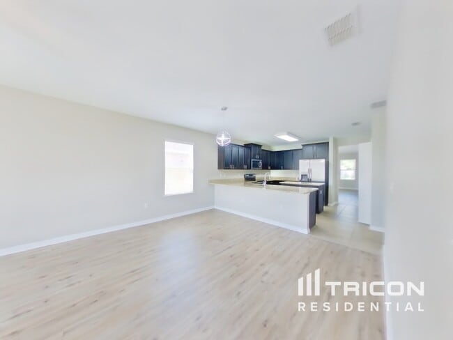 Building Photo - 1617 Tamarind Rd