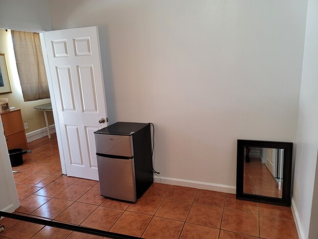 Foto del edificio - 12877 Glenoaks Blvd