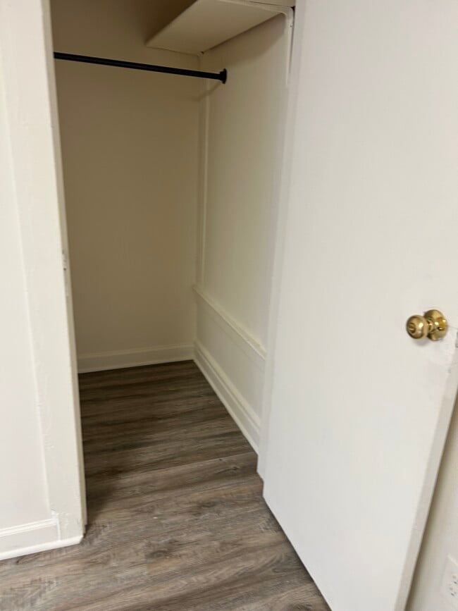 Closet - 940 Broad St