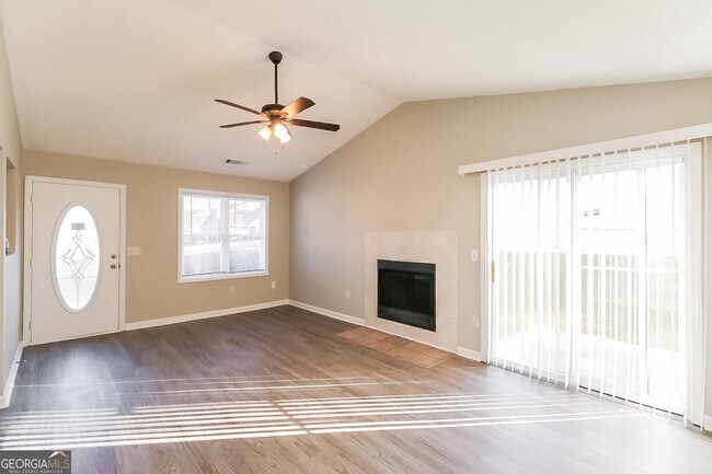 Foto del edificio - 6110 Creekford Dr