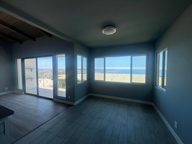 Building Photo - Costal Living, 2 Bedroom 2 Bathrooms in Sa...