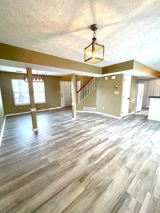Building Photo - 2112 Belmont Dr