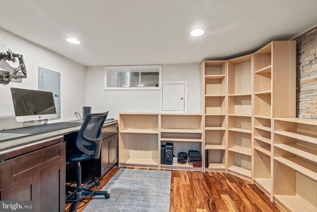 Foto del edificio - 422 Dudley St