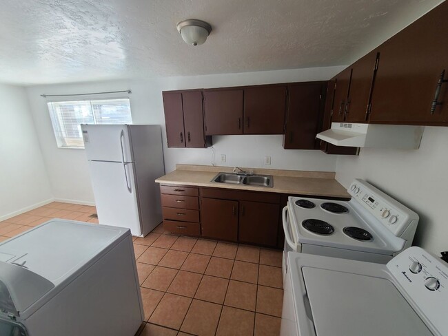 Foto del edificio - 2546 S Redwood Rd