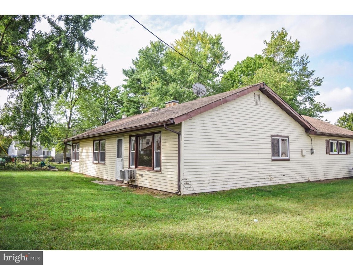 10 Spindletop Ln, Willingboro, NJ 08046 House Rental in Willingboro