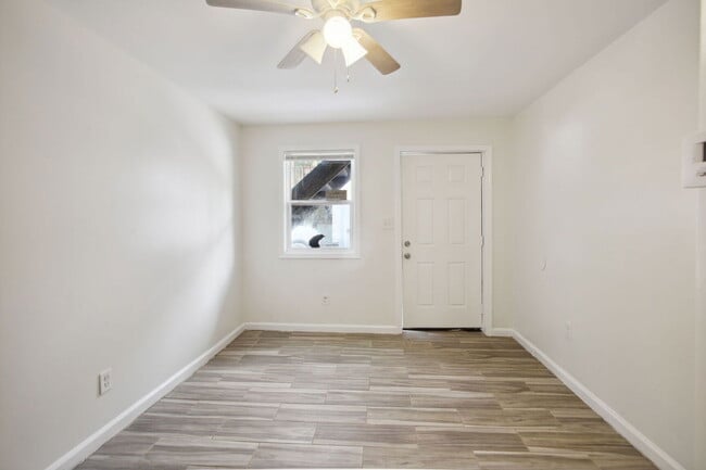 Building Photo - 615 Oliver St NW