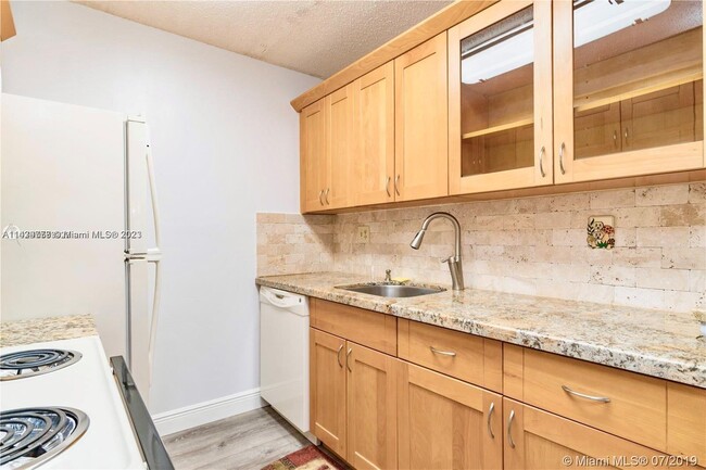 Building Photo - 7215 Miami Lakes Dr
