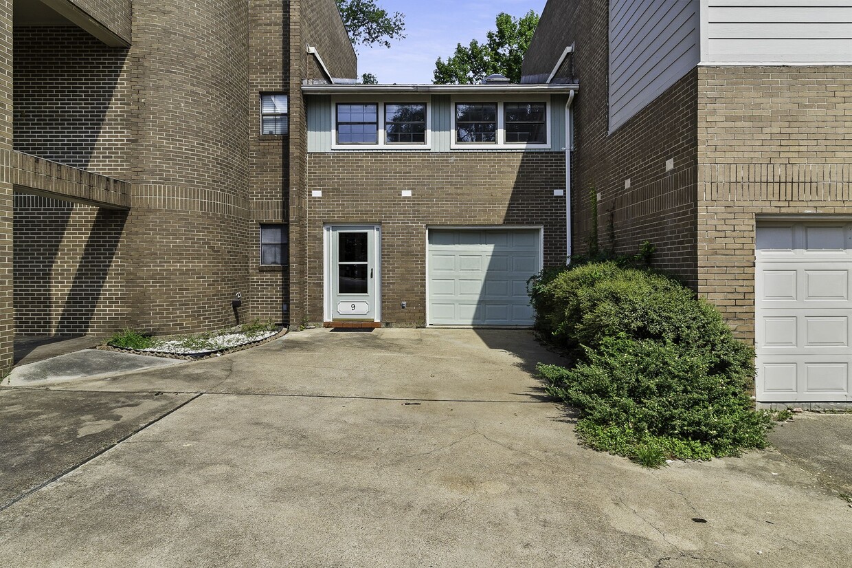 Primary Photo - 1300 W Church St