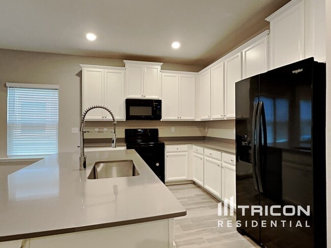 Building Photo - 6858 Hanover Creek Road Jacksonville FL
