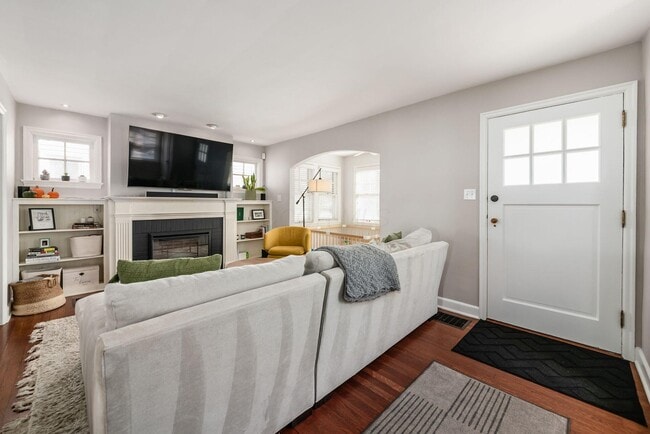 Building Photo - 190 E Dominion Blvd