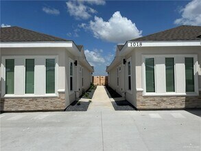 Building Photo - 1018 N Clarence Ave