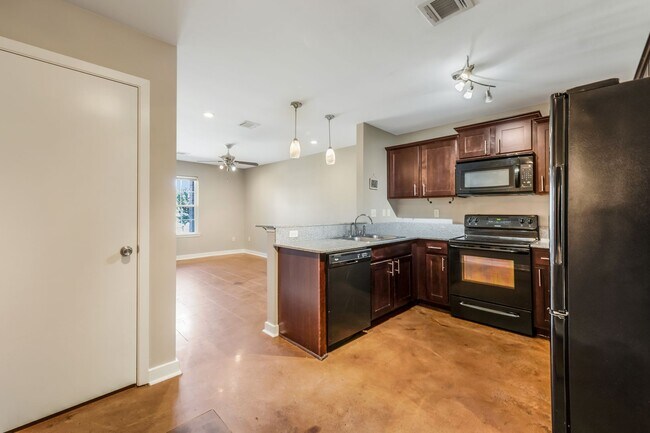 Foto del edificio - FOR RENT in LAFAYETTE!