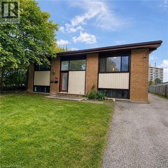 Building Photo - 962 Eagle Crescent