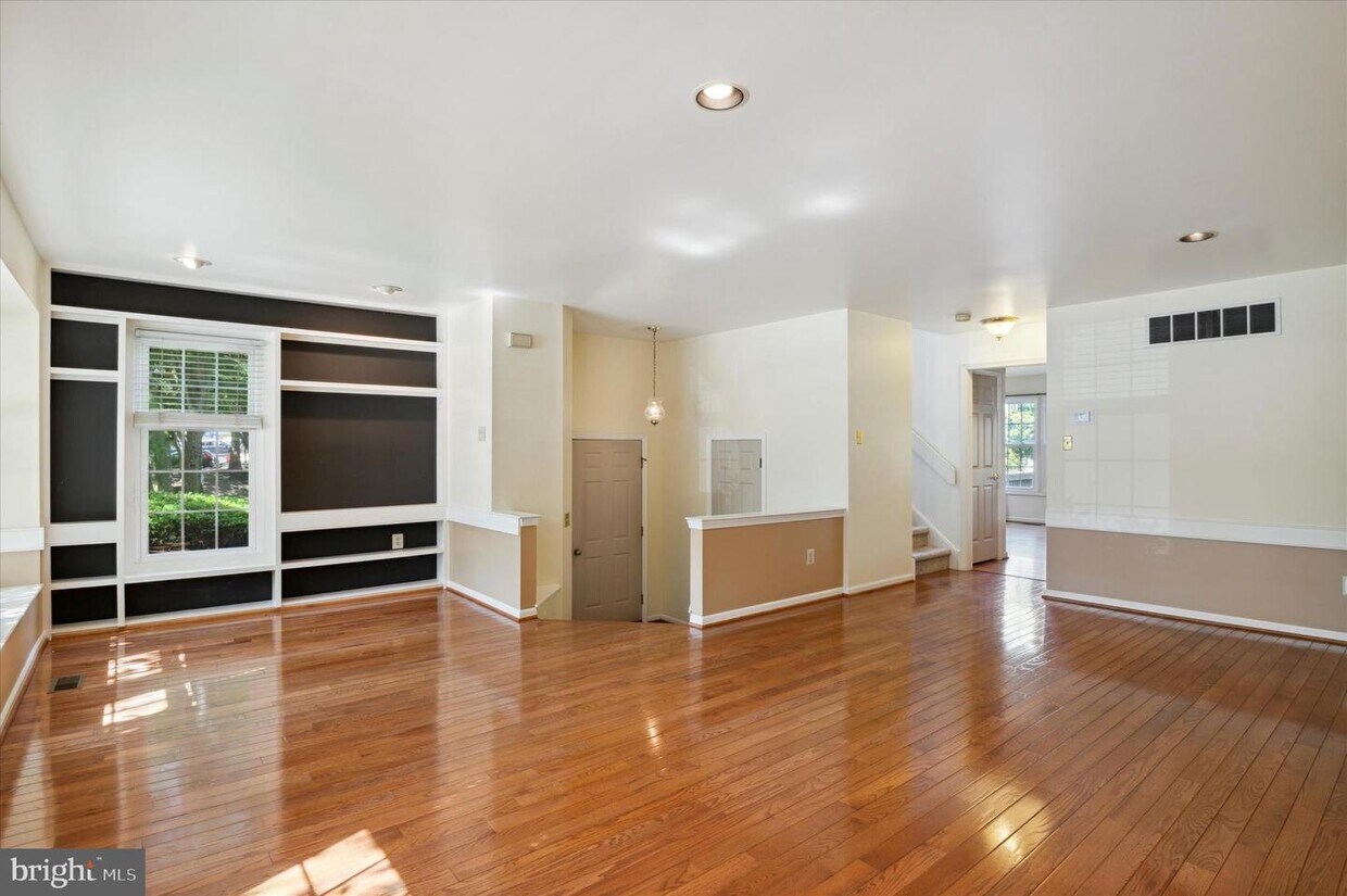 101 Lakeside Dr, Downingtown, PA 19335 Townhome Rentals in