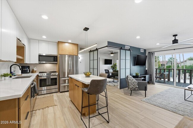 Foto del edificio - 8649 E Royal Palm Rd