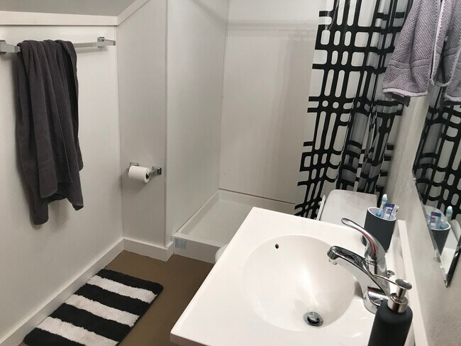 Foto del edificio - 2742 US Highway 421 N