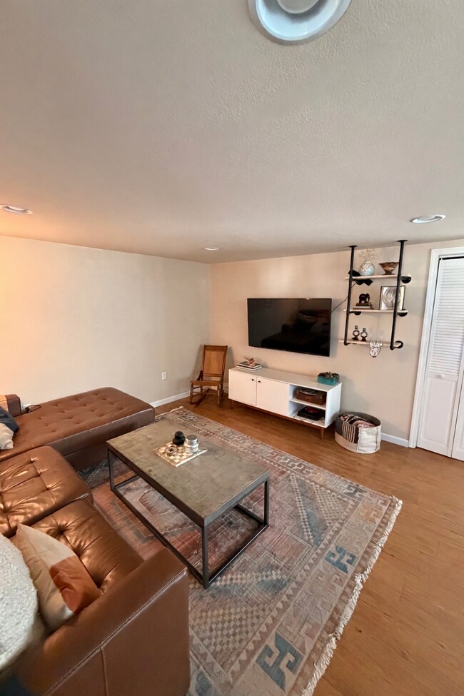 Foto del edificio - 513 N Franklin St