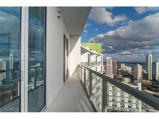 Foto principal - 185 SW 7th St
