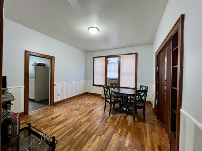 Building Photo - Pre-Leasing for 24/25 School Year!