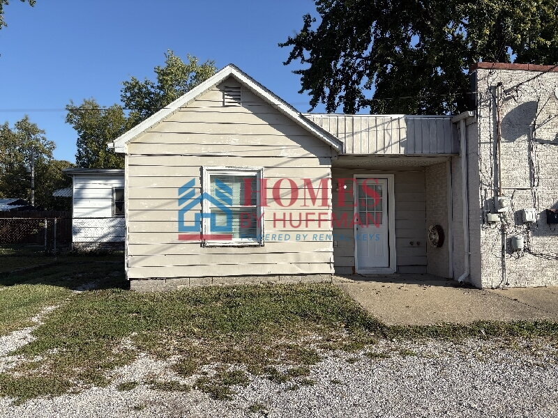 Primary Photo - One Bedroom Apartment | West Side Location