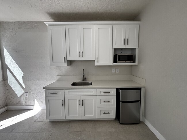 Building Photo - 655 Solano Ave