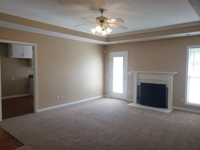 Building Photo - Rent Ready in New Market