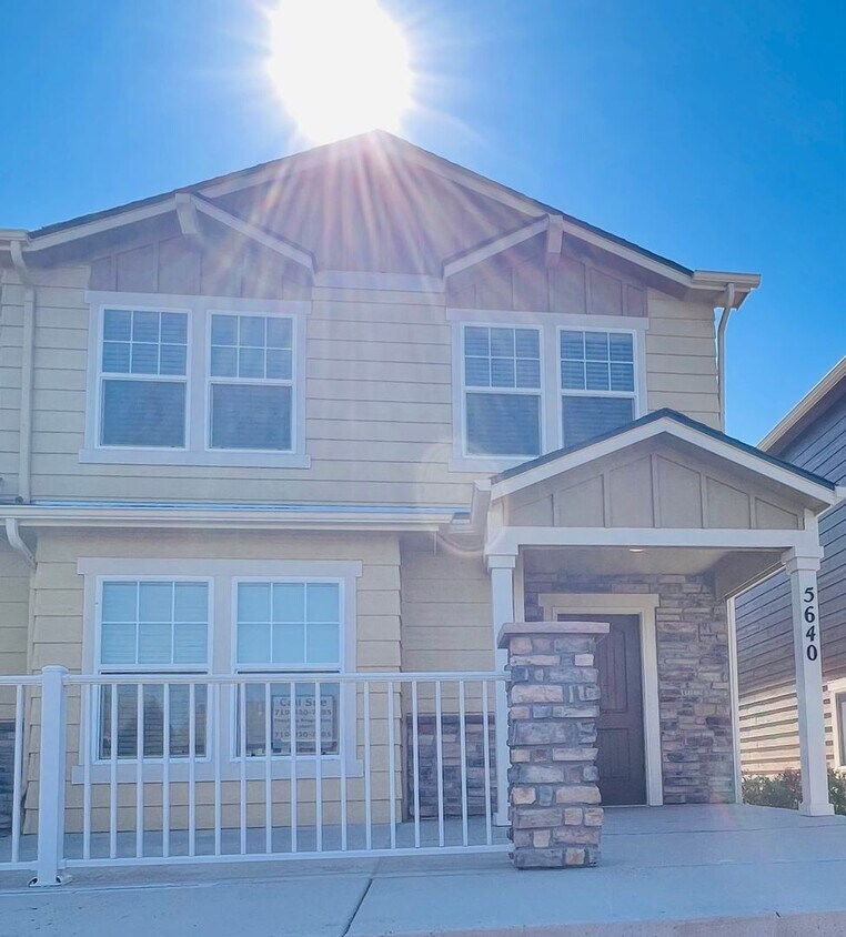 Building Photo - 5640 Shamrock Heights