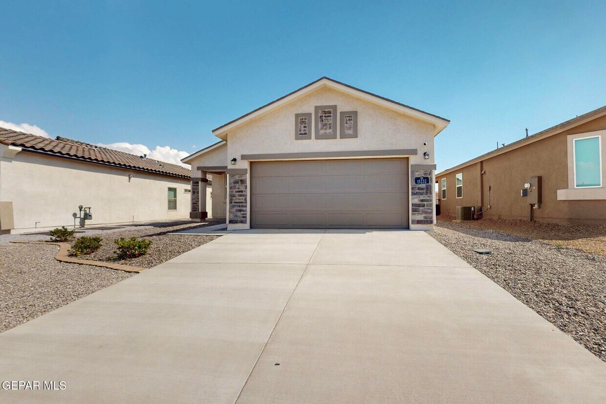 Foto principal - 15232 Hunch Ct