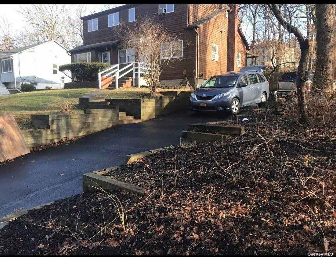 653 Meadow Rd, Smithtown, NY 11787 House Rental in Smithtown, NY