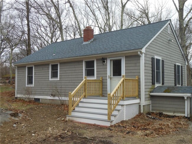 Building Photo - 241 Quaker Ln