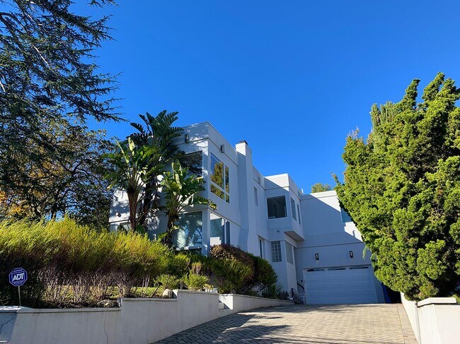 Foto del edificio - 2912 Hillside Dr
