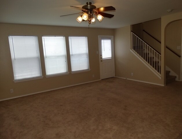 Foto del edificio - 6903 Grapevien Lake, San Antonio, TX. 78244