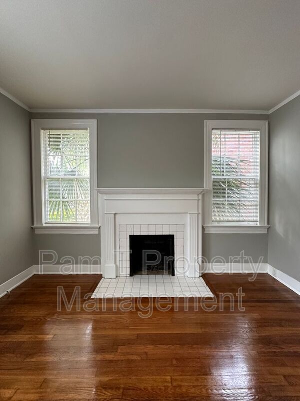 Building Photo - 740 E 45th St