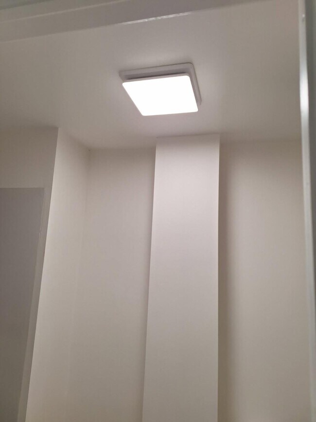 Foto del edificio - 123-125-125 E 2nd St