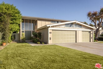 Building Photo - 4171 Del Mar Ave