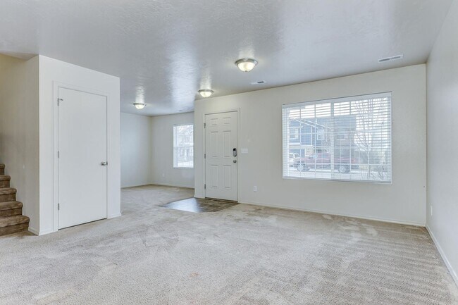 Foto del edificio - 4 Bedroom 2.5 Bath Two Story Home_Pet Friendly!