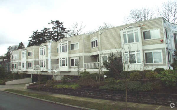Building Photo - Waverly Crest