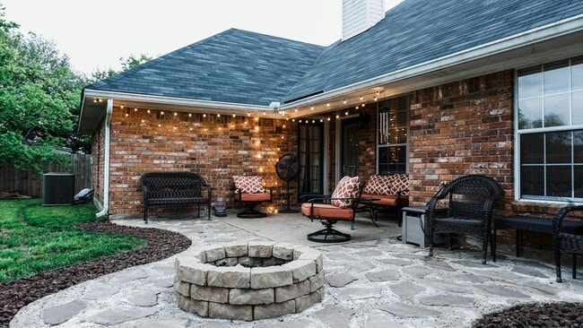 Foto del edificio - 3 Bedroom 2 Baths 2000 sq/ft in Stockwell