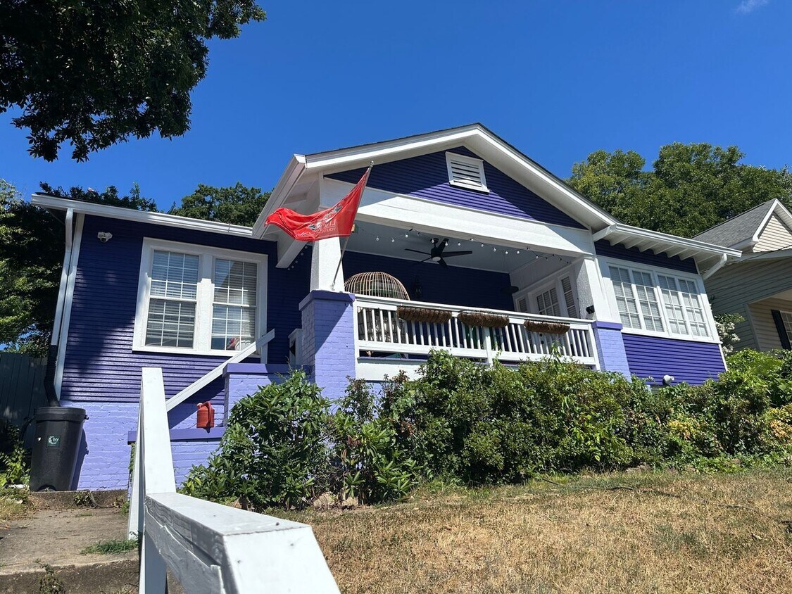 Primary Photo - 2 Bedroom / 2 Bathroom Single Family Home ...