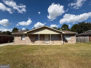Building Photo - 240 Deerwood Dr