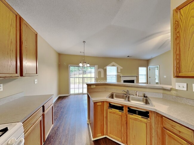 Foto del edificio - 2135 Beckenham Pl