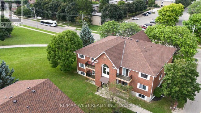 Building Photo - 565-565 Greenfield Ave