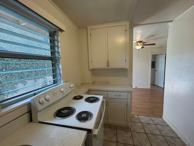 Building Photo - 1705