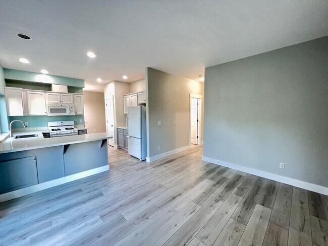 Foto del edificio - Cul-de-Sac with Oversized Garage!!!!!