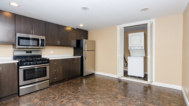 Building Photo - 460 W 29th St