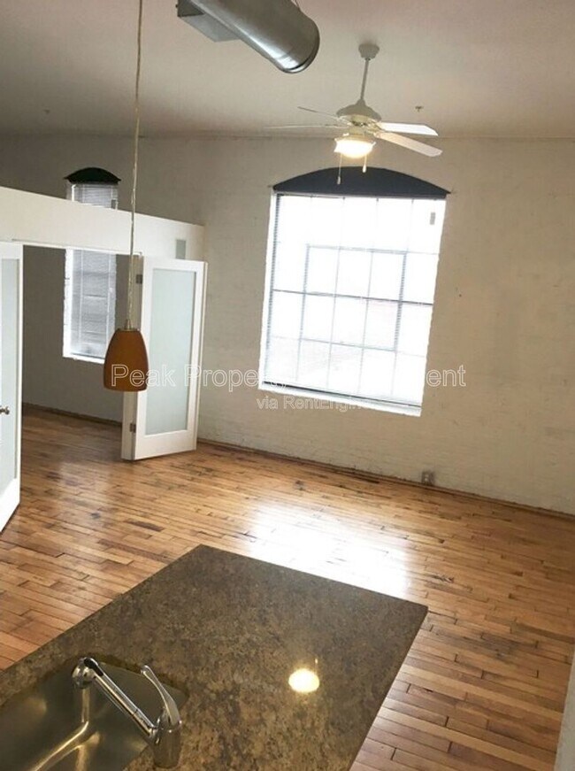 Foto del edificio - 15 N Union St