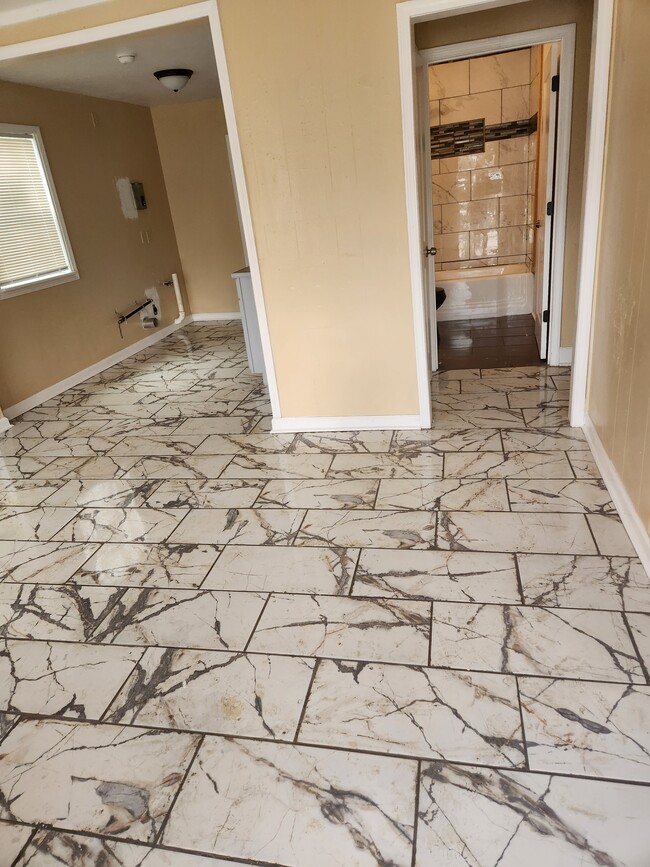 Foto del edificio - 5338 McClelland Dr