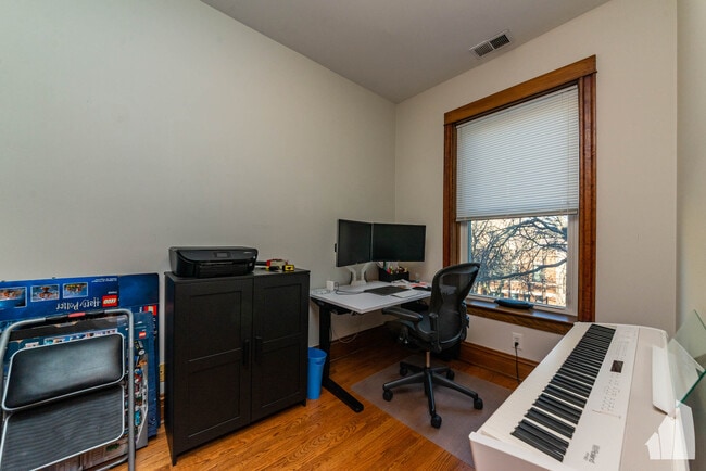 Building Photo - 3714 N Racine Ave