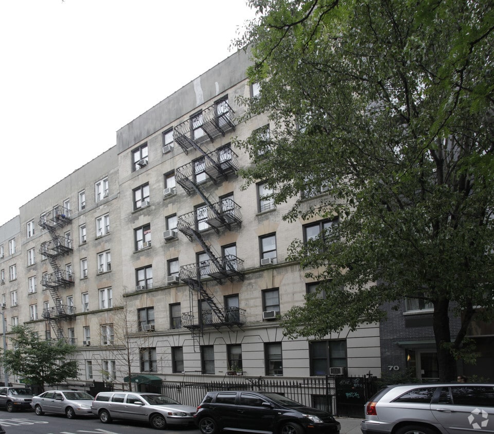 Building Photo - 68 W 107th St